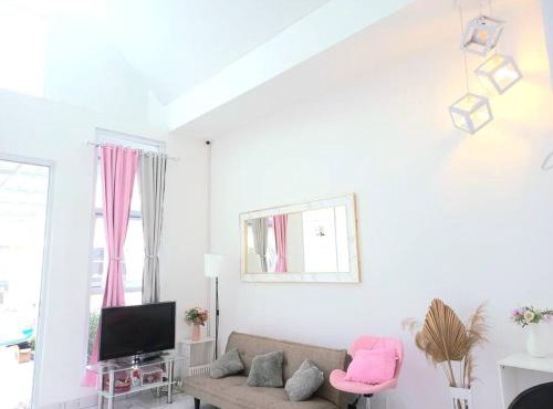 Townhouse MisNov good escape from Jakarta in Bogor
