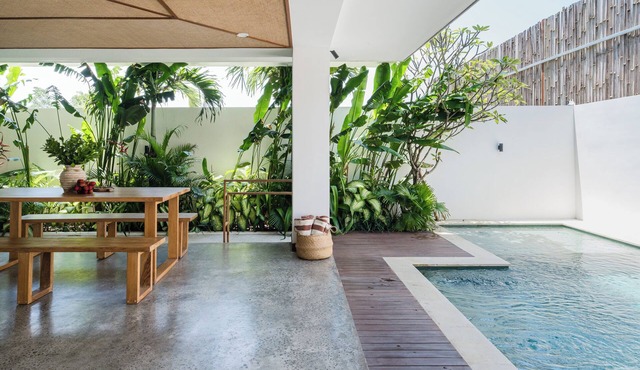 Traditional/modern 3-story villa w/ocean views in Kecamatan Kuta Selatan