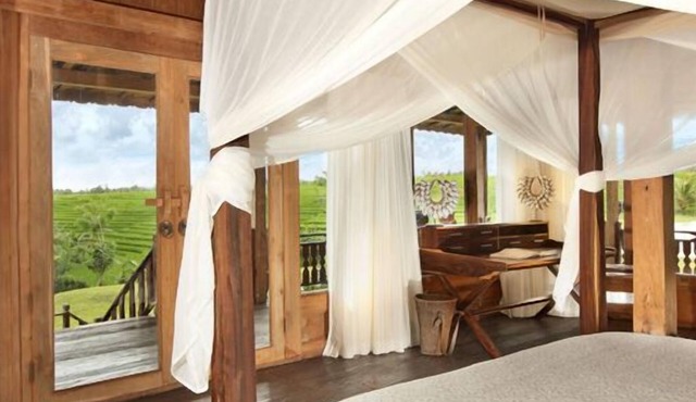 Traditional Joglo 2Bdrm Villa by Ocean in Tabanan