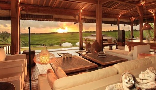 Traditional Joglo 5Bdrm Villa by Ocean in Tabanan