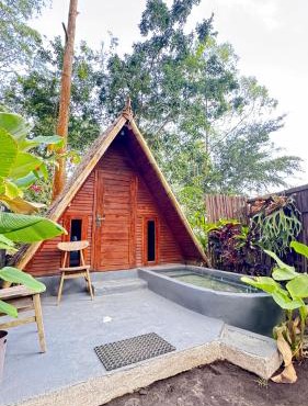 Triangle House and hot spring in Kintamani
