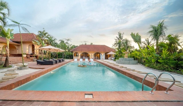 Tropical 5BR Kedungu Escape with Big Pool in Kedungu