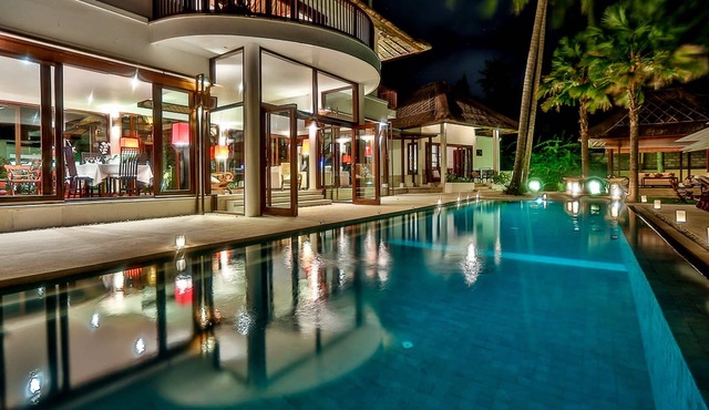 Tropical Contemporary Style 4BR Villa, Ocean View - 8Min Drive to Baliana Beach! in Manggis