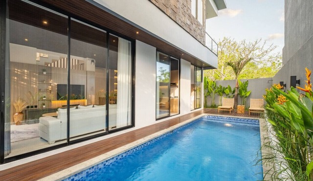 Tropical Getaway Villa 9E in Ungasan Just Minutes from the Beach in Pecatu