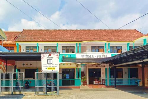TwoSpaces Living at Sutomo Homestay, Madiun in Madiun
