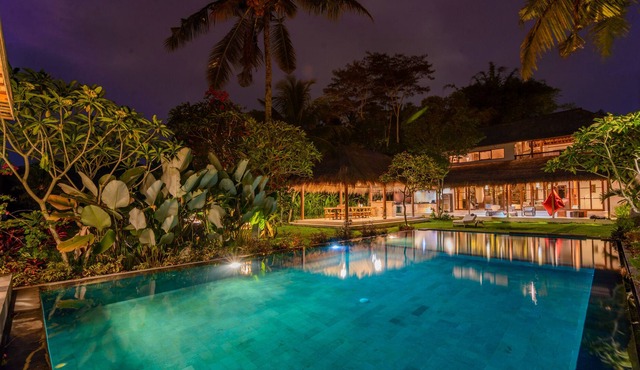 UBUD JUNGLE RICE FIELD VILLA BY FAMOUS DESIGNER in Gianyar