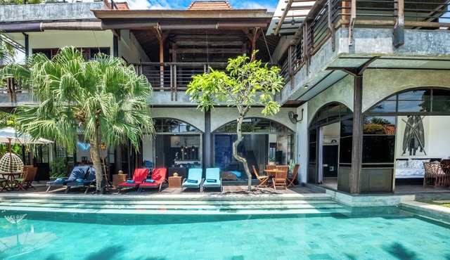 Unique 6 Bdrm Villa In Central Seminyak in Badung