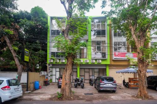 Urbanview Hotel AVA Semarang near Akademi Kepolisian Semarang by RedDoorz in Jatingaleh