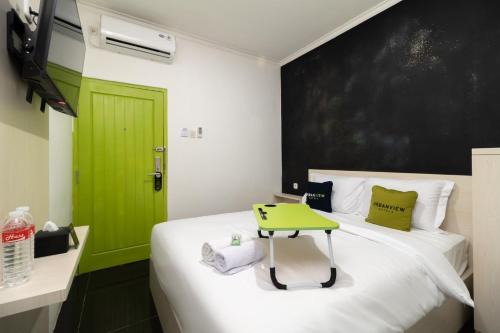 Urbanview Hotel Bizhome Artha Gading Boulevard by RedDoorz in Jakarta