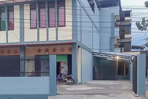 Urbanview Hotel Maharani Garut in Cireungit