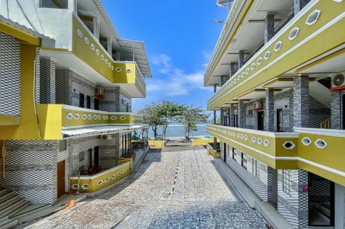 Urbanview Hotel Saikhwan Pantai Sayang Heulang Pameungpeuk Garut by RedDoorz in Cilauteureun