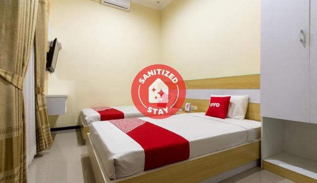 Vaccinated Staff - OYO 3763 Oq Guest House Syariah in Malang
