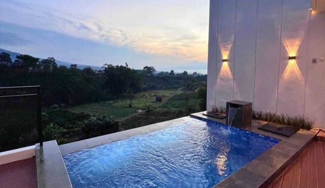 VILLA ARSY : 3 Bedrooms with AC for comfort and freshness in Batu City,East Java in Jawa Timur