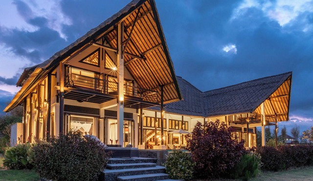Villa Bali Il Mare - Luxury 4 Bedroom Villa, Beachfront Private Villa in Pemuteran