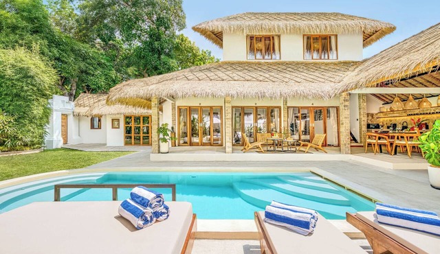 Villa Barcelona - 6BDR, lush garden, private pool in Kabupaten Badung