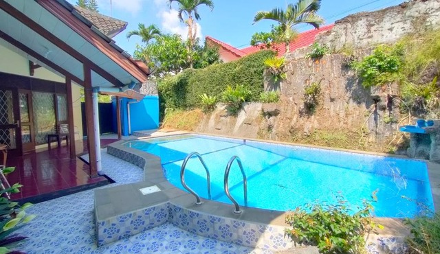 Villa Bougenvil A2 in Cinengangirang