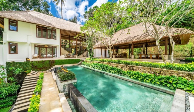 Villa Cepaka - Five Bedroom Villa, Sleeps 10 in Cepaka