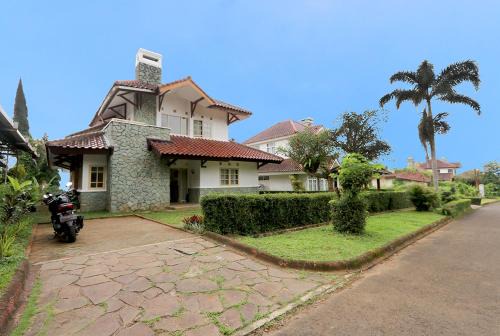 Villa ChavaMinerva Aries Ciater with Private Pool in Subang