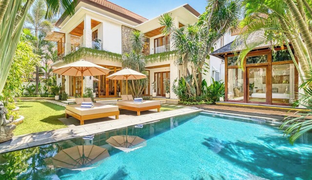 Villa Chicago, Spacious 7 BDR, lively area in Kabupaten Badung