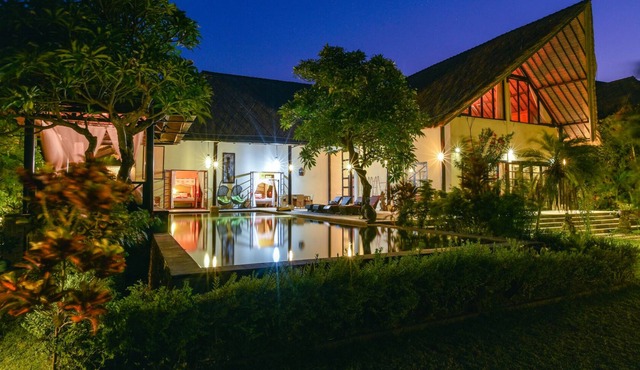 Villa Geluk - Luxury Private Beachfront Villa in Bali