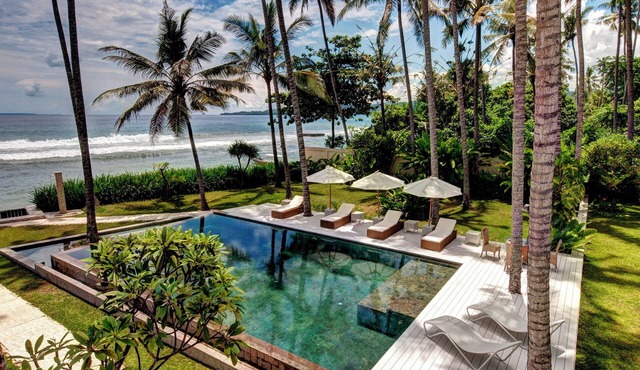 Villa Gita Segara, Bali - White sands Elegance: Luxury Villa by the Sea! in Candidasa