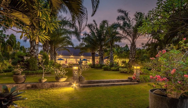 Villa HI-KU-ME, Bali - Where Beauty and Artistry Unite in Harmony! in Dencarik