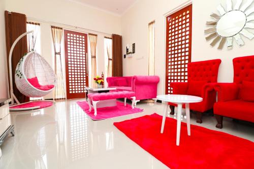 Villa Holiday by Masterpiece Villa in Batu