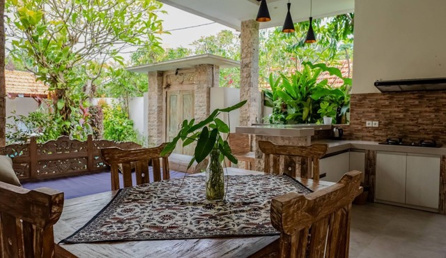 Villa in Tumbak Bayuh, 3 Bedrooms, 3 Bathroom. Air-conditioned.private Pool in Bali