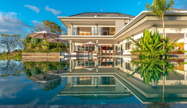 Villa IzaJay, Modern & Splendid Sea View Villa in Bali