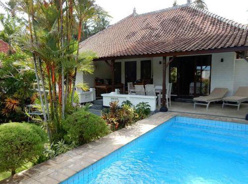 Villa Jasri Point - Beachfront Villa close to surf in Jasri