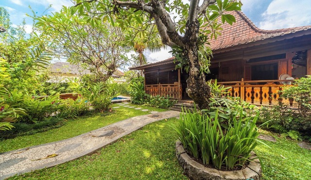 Villa Joglo, Bali - Original Joglo in Lovina Center, Beachfront! in Buleleng