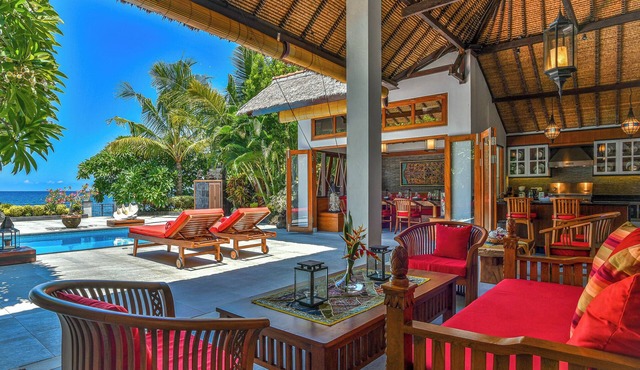 Villa Kamboja ~ Intimate Luxury Beach Villa 3BR in Banjar