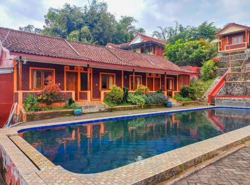 Villa Kampoeng City Pacet Mitra RedDoorz in Mojokerto