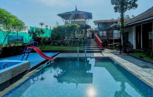 Villa Kayu Ciwidey in Bandung