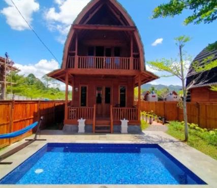 Villa Kayu Unique with private pool in Babagan