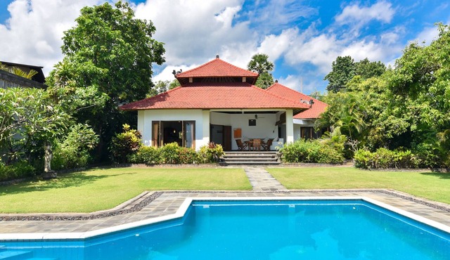 Villa Kupu Kupu - Beachfront Villa In East Part of Norther BALI in Singaraja