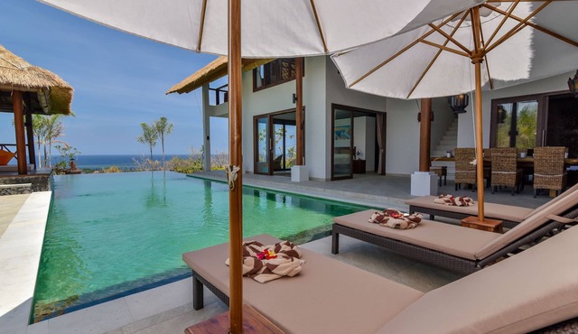 Villa Lakshmi - Amazing 180-Degree Sea View Villa in Bali