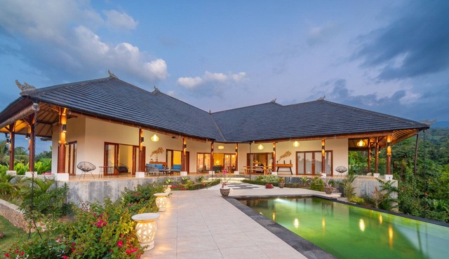 Villa Linggah Longgah, Bali - Spectacular Clifftop Elegance! in Kabupaten Buleleng