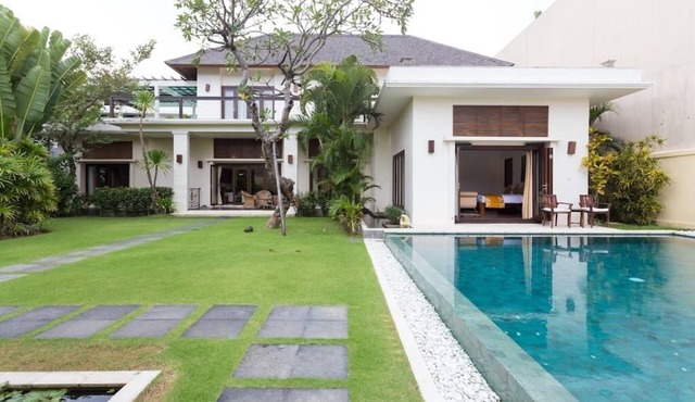 Villa Lotus Private Luxury Villa in seminyak