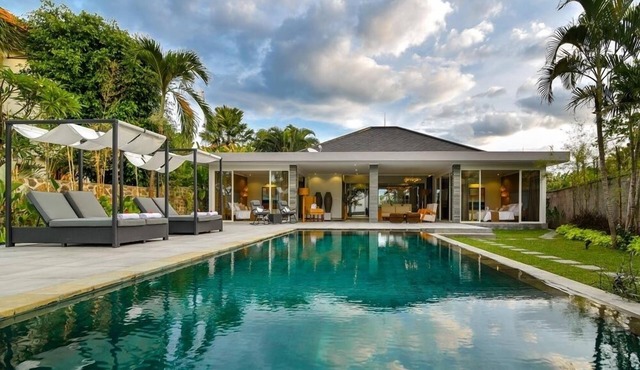 Villa Lou - Luxury & Private, Beachfront Villa With Private Pool in Seririt