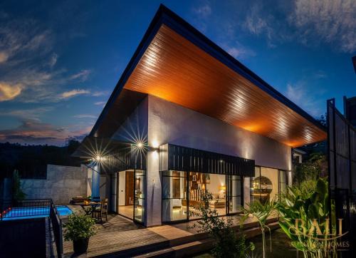 Villa Lovina Hill Paradise 2 - Unwind in luxury, where LOVE meets paradise! in Temukus