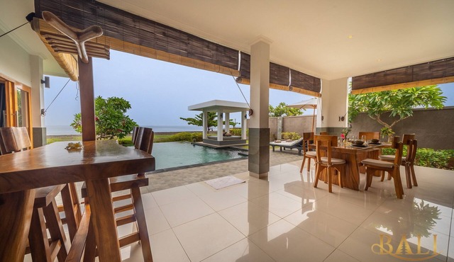 Villa Manik Segara · Premium 3BR Ocean/beach front villa! in Seririt