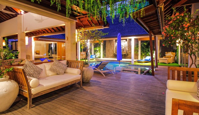 Villa Marton 250 meter to the Beach in Tibubeneng