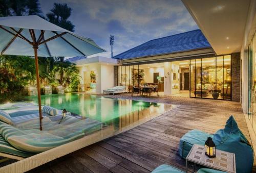 Villa Mette, 3BR Luxury Pool Villa, Walk to Beach & Finns Beach Club in Canggu