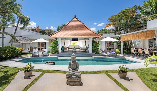Villa Mutiara Putih by Optimum Bali, Central Seminyak, Walk to beach in Seminyak
