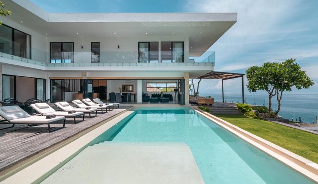 Villa Namaskar - Iconic 5BR Cliff Top Villa - 180° Ocean View in Jimbaran
