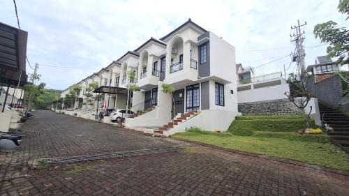 Villa near Batu-Malang l 2BR l P29 in Malang
