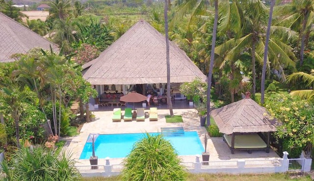 Villa on the Beach in Bali in Dencarik