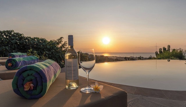Villa Panili, Luxury Hillside Villa With Sea View in Sukasada