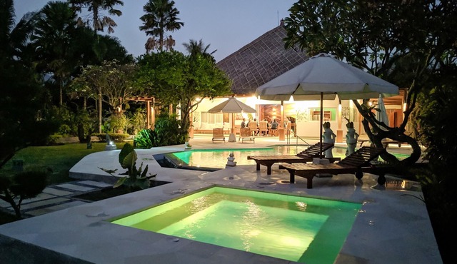 Villa Pantai: Luxury Beach Villa with Pool, Staff, Jacuzzi and Fitness studio in Dencarik
